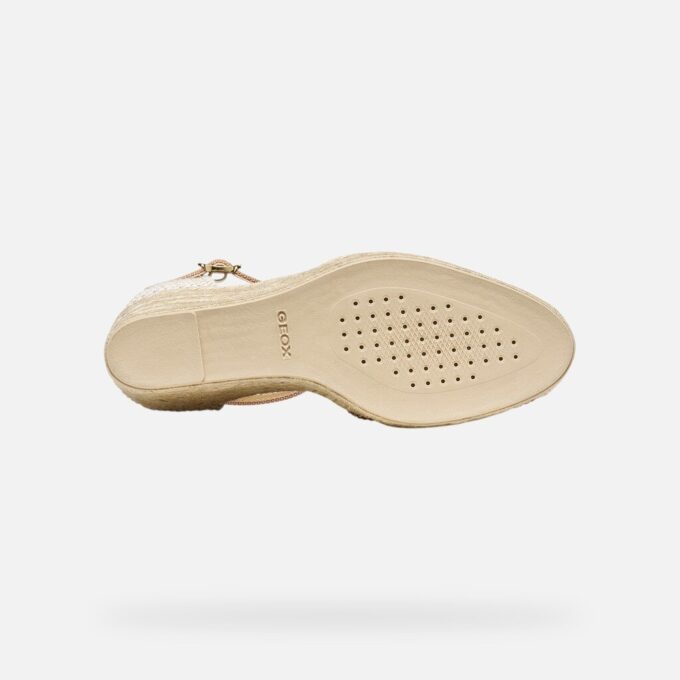 Gelsa Low Woman