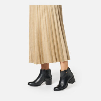 Nya Asheel Woman